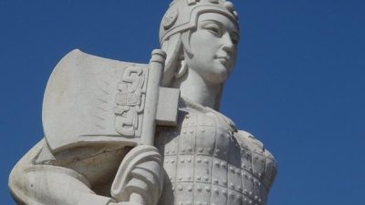 Фу Хао — первая женщина-генерал в истории Китая. (Wikipedia)
