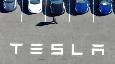 Tesla отзывает более 1,8 млн автомобилей из-за защёлки капота