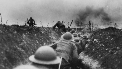 За несколько недель до Рождества 1917 года суровой зимой в Европе бушевала Первая мировая война. (Public Domain)