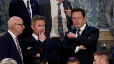Илон Маск прибыл на выступление премьер-министра Израиля Биньямина Нетаньяху на совместном заседании Конгресса в зале Палаты представителей в Капитолии США 24 июля 2024 года в Вашингтоне, округ Колумбия. (Justin Sullivan/Getty Images)