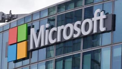 Microsoft испытывает технические трудности с некоторыми своими сервисами. На этой фотографии от 12 апреля 2016 года изображён логотип Microsoft в Исси-ле-Мулино, недалеко от Парижа, Франция. (THE CANADIAN PRESS/AP/Michel Euler)