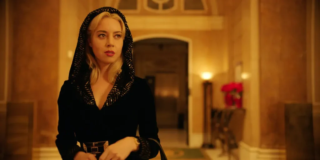 Вау Платинум (Обри Плаза) в фильме «Мегаполис». (Lionsgate Films)