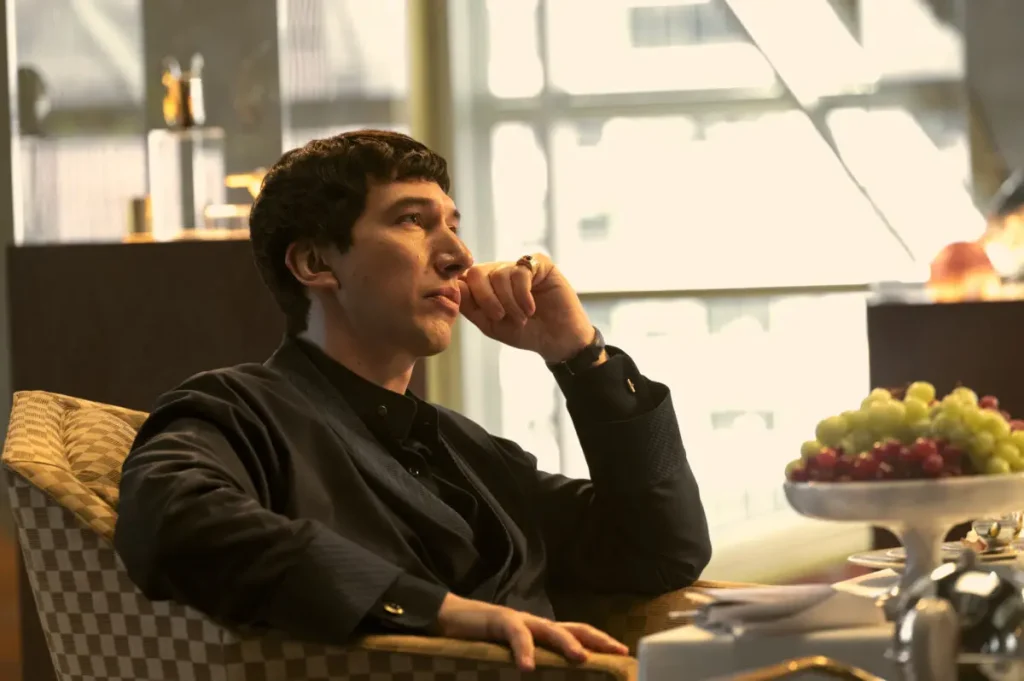 Сезар Катилина (Адам Драйвер) в фильме «Мегаполис». (Lionsgate Films)