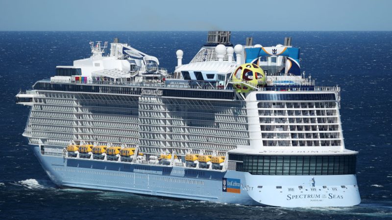 Фото: Круизный лайнер Spectrum of The Seas. (Cameron Spencer/Getty Images) 
