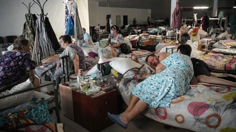 Фото: Беженцы из приграничных районов Курской области в центре временного пребывания. (TATYANA MAKEYEVA/AFP via Getty Images) 
