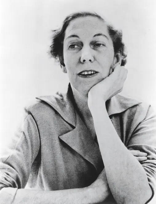 Эйдора Уэлти (1909-2001), американская писательница, писала о жизни маленького городка в дельте Миссисипи, 1962 год. (Everett Collection Inc/Alamy Stock Photo)