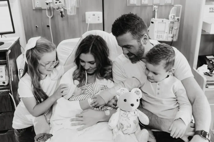 Семья Уилкокс с малышом Чарли. (Courtesy of The Beautiful Birth LLC)