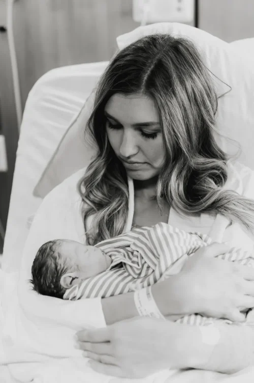 Мэдисен с сыном Чарли. (Courtesy of The Beautiful Birth LLC)
