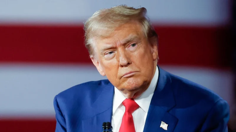 Дональд Трамп участвует в программе Fox News Town Hall с Шоном Хэннити на арене New Holland в Харрисберге, штат Пенсильвания, 4 сентября 2024 года. (Kevin Dietsch/Getty Images)