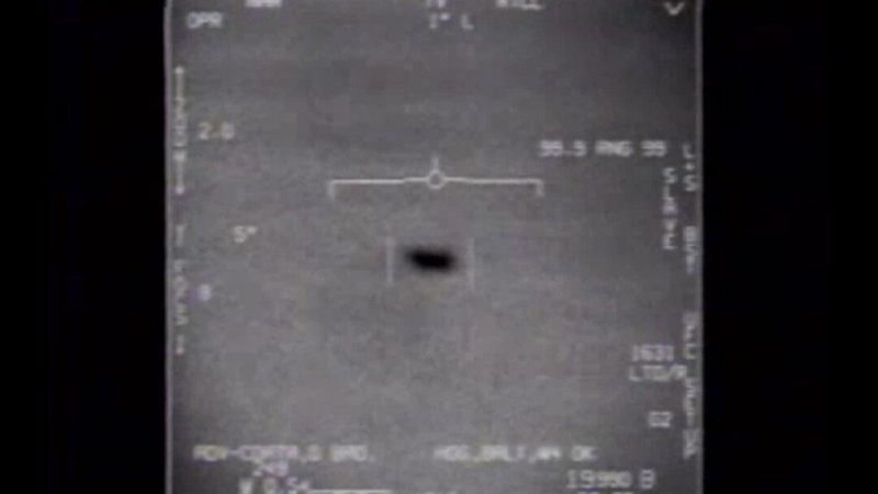 В Пентагон поступили сообщения о сотнях новых наблюдений НЛО На фотографии, предоставленной Министерством обороны, изображено «неизвестное воздушное явление». (Department of Defense)