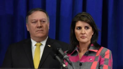 Госсекретарь Майк Помпео и посол США в ООН Никки Хейли выступают перед СМИ в Нью-Йорке 24 сентября 2018 года. (Stephanie Keith/Getty Images)