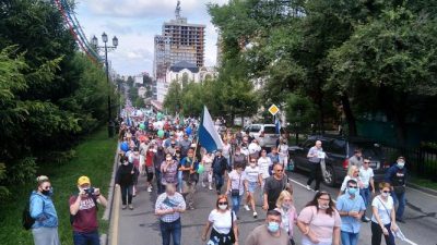 Шествие к площади Славы в Хабаровске против ареста губернатора Сергея Фургала, 8 августа 2020 года. (Incredible Terence/ru.wikipedia.org/CC BY-SA 4.0)