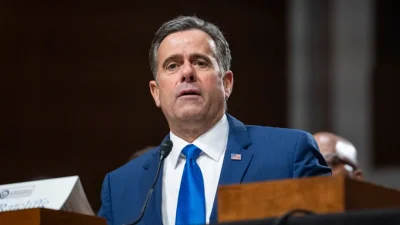 Кандидат на пост директора ЦРУ от Дональда Трампа, Джон Рэтклифф даёт показания перед Специальным комитетом Сената по разведке на Капитолийском холме в Вашингтоне 15 января 2025 года. (Madalina Vasiliu/The Epoch Times)