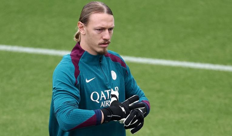 Вратарь ПСЖ Матвей Сафонов.  (FRANCK FIFE/AFP via Getty Images)