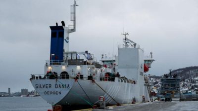 Норвежское судно Silver Dania в порту Тромсё. (RUNE STOLTZ BERTINUSSEN/NTB/AFP via Getty Images) 
