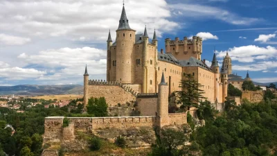 Замок Алькасар в Сеговии, Испания.  (Lev Levin/Shutterstock)