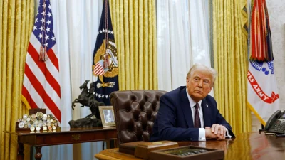 Трамп обсуждает тарифы, нефть и геополитику в первом интервью в Овальном кабинете