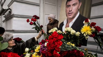 Прощание с Борисом Немцовым, лидером российской оппозиции, в музее Сахарова 3 марта 2015 года в Москве, Россия. (Alexander Aksakov/Getty Images)