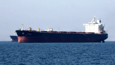 Нефтяной танкер у берегов иранского портового города Бендер-Аббас, который является главной базой военно-морского флота Ирана и занимает стратегическое положение в Ормузском проливе, 30 апреля 2019 года. (Atta Kenare/AFP via Getty Images)