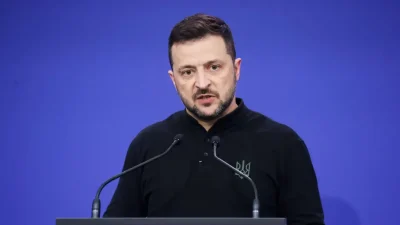 Владимир Зеленский выступает на пресс-конференции во время саммита Европейского политического сообщества в Будапеште, Венгрия, 7 ноября 2024 года. (Bernadett Szabo/Reuters)