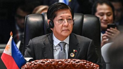 Президент Филиппин Фердинанд Маркос-младший на 25-м саммите АСЕАН-Южная Корея во время 44-го и 45-го саммитов Ассоциации государств Юго-Восточной Азии (АСЕАН) во Вьентьяне 10 октября 2024 года. (Photo by NHAC NGUYEN/AFP via Getty Images)