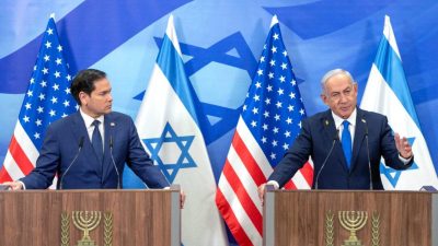 Госсекретарь США Марко Рубио и премьер-министр Израиля Биньямин Нетаньяху делают совместное заявление для СМИ в офисе премьер-министра в Иерусалиме 16 февраля 2025 года. (Ohad Zwigenberg/Pool/AFP via Getty Images)