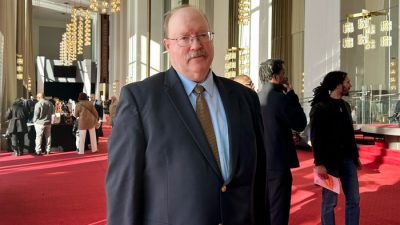 Рич Фишер на представлении Shen Yun в оперном театре Кеннеди-центра в Вашингтоне, 23 февраля 2025 года. (Jenny Jing/The Epoch Times)
