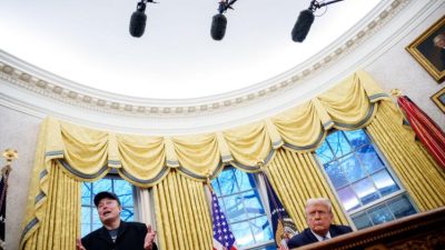 Генеральный директор Tesla и SpaceX Илон Маск с президентом США Дональдом Трампом в Овальном кабинете Белого дома 11 февраля 2025 года в Вашингтоне, округ Колумбия.(Andrew Harnik/Getty Images)