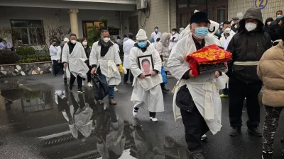 Эксперты: Причины массовых смертей миллениалов в Китае засекречены