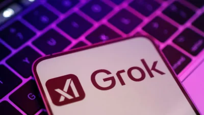 Логотипы xAI и Grok на иллюстративной фотографии от 16 февраля 2025 года. (Dado Ruvic/Reuters)