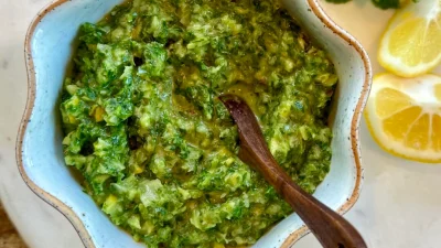 Эта сальса обладает сладким и резким цитрусовым вкусом, сдобренным нотками острого чили и жгучего чеснока. (Lynda Balslev для Tastefood)
