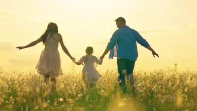Родители, которые поддерживают семью и добродетель, дают своим детям инструменты для полноценной жизни. (Zoteva/Shutterstock)