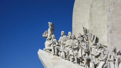 Памятник первооткрывателям, расположенный на берегу реки Тежу, является данью уважения эпохе великих географических открытий Португалии. (Pixabay/Pexels)