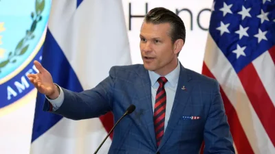 Министр обороны США Пит Хегсет выступает на конференции по безопасности в Центральной Америке в Панама-Сити, среда, 9 апреля 2025 г. (AP Photo/Matias Delacroix)