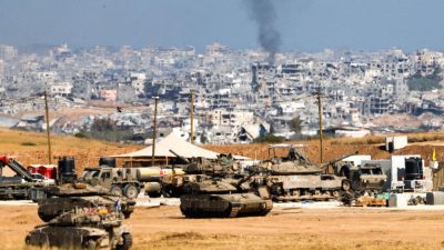 Израильская военная техника у границы с сектором Газа 20 мая 2025 года. (REUTERS/Amir Cohen)
