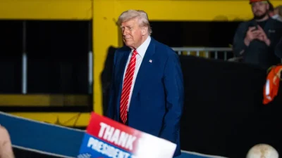 Президент Дональд Трамп выступает с речью на заводе U.S. Steel Corporation — Irvin Works в Уэст-Миффлине, штат Пенсильвания, 30 мая 2025 года. (Madalina Vasiliu/The Epoch Times)