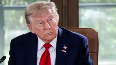 Президент США Дональд Трамп на рабочем заседании во время саммита G7 в отеле Pomeroy Kananaskis Mountain Lodge в Кананаскисе, Альберта, Канада, 16 июня 2025 года. (Ludovic Marin/POOL/AFP via Getty Images)