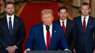 Президент Дональд Трамп обращается к нации в сопровождении вице-президента Джей Ди Вэнса, госсекретаря Марко Рубио и министра обороны Пита Хегзета из Белого дома в Вашингтоне 21 июня 2025 года. (Carlos Barria - Pool/Getty Images)