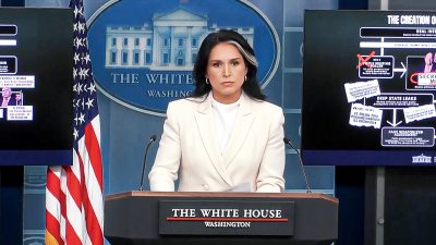 Директор Национальной разведки США Тулси Габбард выступает на брифинге для прессы в Белом доме 23 июля 2025 года. Габбард представила новые доказательства того, как вокруг выборов 2016 года создавалась история о связях Трампа с Россией. (Screenshot via The Epoch Times, Reuters)