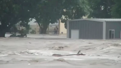 Уровень воды поднялся из-за сильного наводнения на реке Гуадалупе в округе Керр, штат Техас, 4 июля 2025 года. (KSAT via AP)