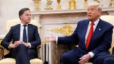 Генеральный секретарь НАТО Марк Рютте и президент США Дональд Трамп проводят встречу в Овальном кабинете 13 марта 2025 года. (Photo by Andrew Harnik/Getty Images)