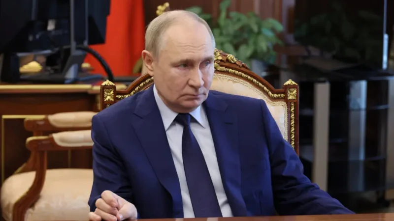 Президент России Владимир Путин председательствует на совещании по социальным вопросам в Москве, 14 июля 2025 года. (Mikhail Metzel/Sputnik/Pool via Reuters/File Photo)