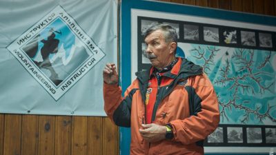 астер спорта по альпинизму Александр Расторгуев. Федерация альпинизма России)