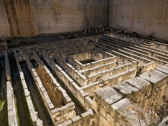 В Lithica Pedreres de s’Hostal отреставрированный песчаниковый карьер превратился в культурный и ботанический объект. (1MEDIA/Getty Images)