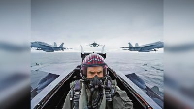 Том Круз в роли Мэверика. В первом фильме идеальный пилот — соревновательный, самоуверенный и с развитым эго. (Pictorial Press Ltd / Alamy Stock Photo)