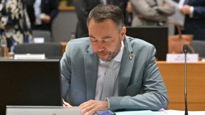 Заместитель премьер-министра и министр иностранных дел Бельгии Максим Прево в здании «Европа» в Брюсселе, 17 марта 2025 года. (Photo by Nicolas Tucat/AFP)