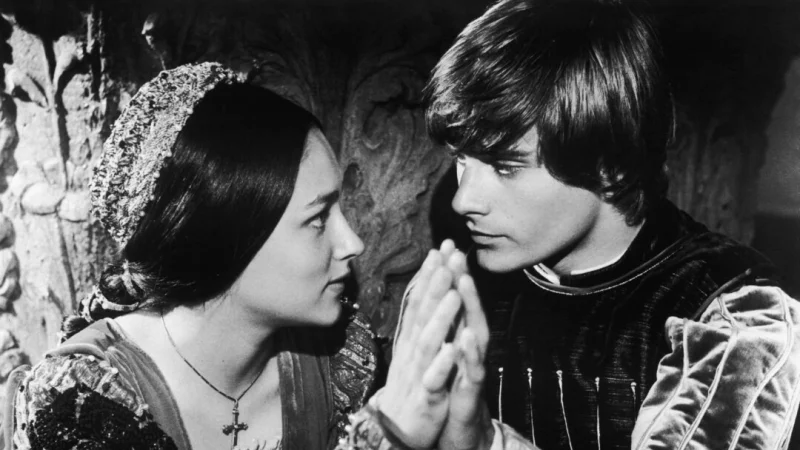 Леонард Уайтинг и Оливия Хасси в 1967 году в главных ролях в фильме Франко Дзеффирелли по пьесе Шекспира «Ромео и Джульетта». (Hulton Archive/Getty Images)

