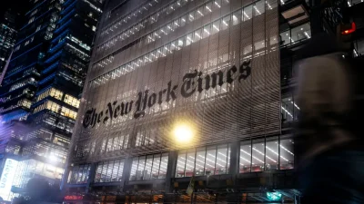 Здание The New York Times в Нью-Йорке, 8 января 2025 года. (Samira Bouaou/The Epoch Times)