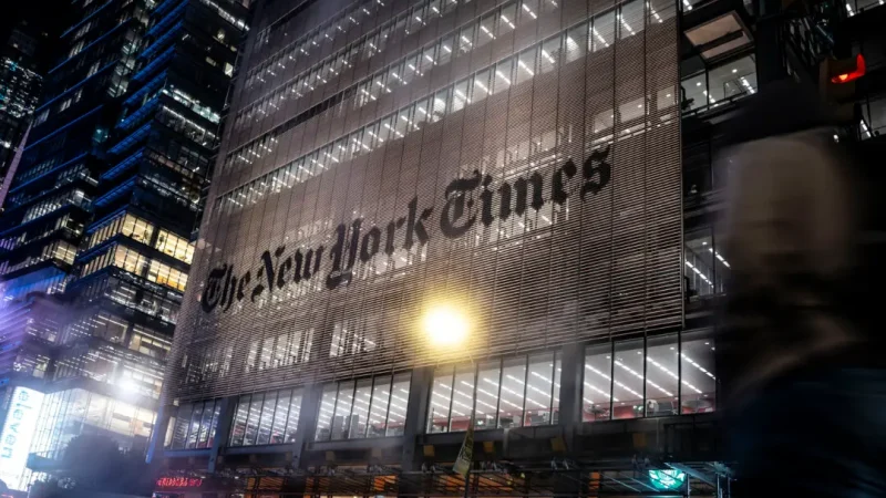 Трамп подал иск о клевете на сумму $15 млрд против New York Times Здание The New York Times в Нью-Йорке, 8 января 2025 года. (Samira Bouaou/The Epoch Times)