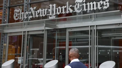 Здание New York Times в Нью-Йорке, 16 сентября 2025 года. (Michael M. Santiago/Getty Images)